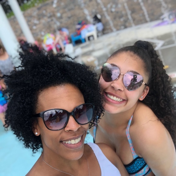 Meet your Posher, Mikayla - Picture 1 of 1